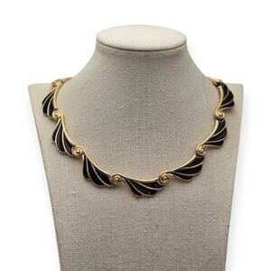 Trifari Vintage Black Enamel Leaf Motif Gold Link Necklace Like New